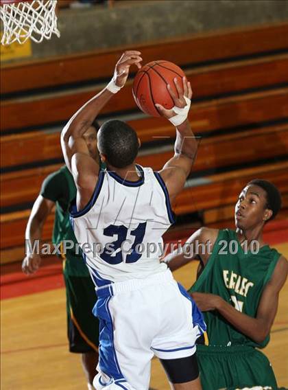 Thumbnail 1 in Price vs. Eisenhower (MaxPreps Holiday Classic) photogallery.