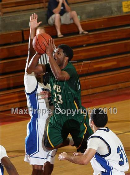 Thumbnail 3 in Price vs. Eisenhower (MaxPreps Holiday Classic) photogallery.