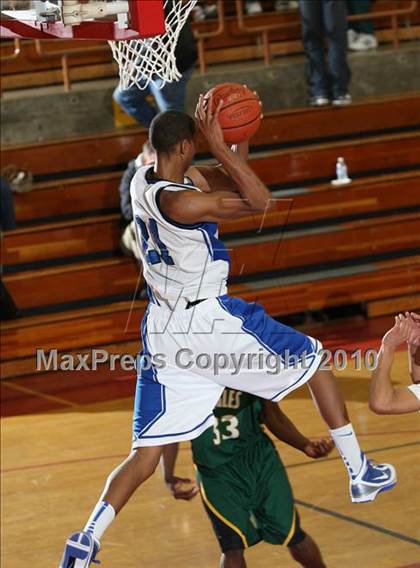 Thumbnail 3 in Price vs. Eisenhower (MaxPreps Holiday Classic) photogallery.