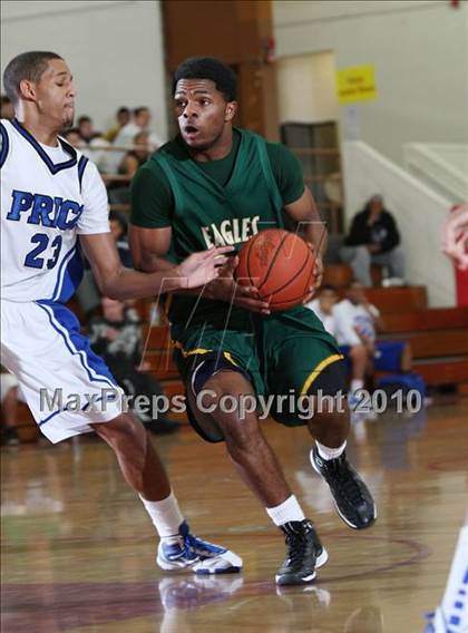 Thumbnail 1 in Price vs. Eisenhower (MaxPreps Holiday Classic) photogallery.