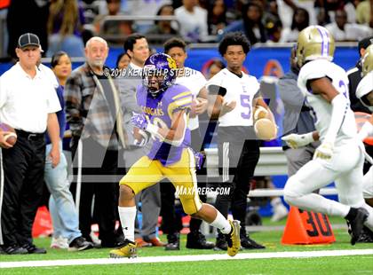Thumbnail 3 in Edna Karr vs. Easton (LHSAA Class 4A Final)  photogallery.