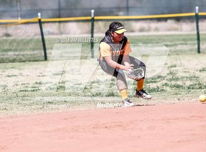 Thumbnail 3 in Desert Christian vs. Arizona Lutheran Academy photogallery.