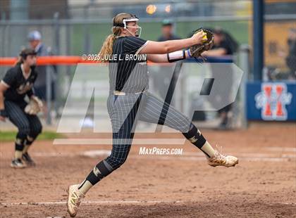 Thumbnail 3 in Noblesville vs. Harrison (IHSAA 4A Regional) photogallery.