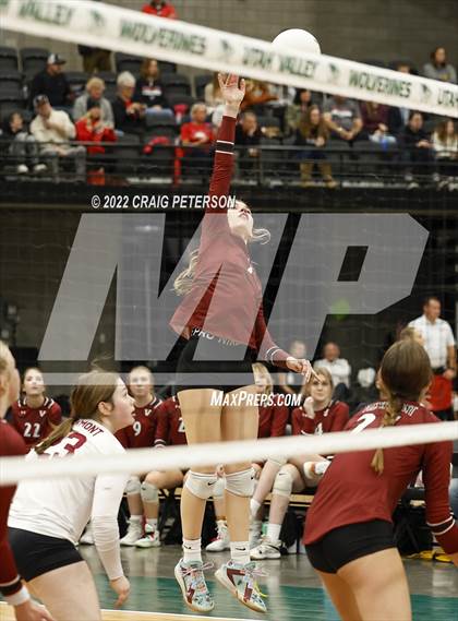 Thumbnail 3 in Northridge vs. Viewmont (UHSAA 5A Second Round) photogallery.