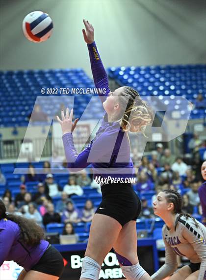 Thumbnail 3 in Lavaca vs Mansfield (AAA 2A State Final) photogallery.