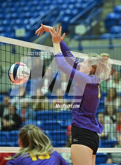 Thumbnail 2 in Lavaca vs Mansfield (AAA 2A State Final) photogallery.