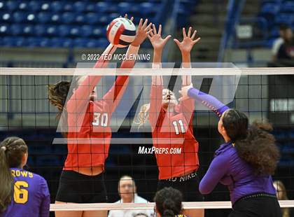 Thumbnail 2 in Lavaca vs Mansfield (AAA 2A State Final) photogallery.