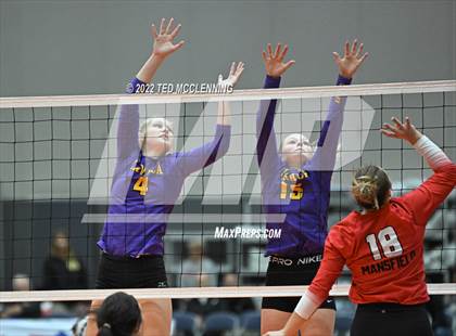 Thumbnail 3 in Lavaca vs Mansfield (AAA 2A State Final) photogallery.