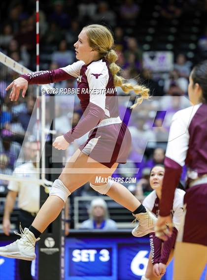 Thumbnail 3 in Harrold vs. Bronte (UIL 1A Volleyball Semifinal) photogallery.
