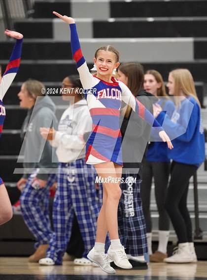 Thumbnail 1 in Rochester vs. Royal Oak (MHSAA Districts) photogallery.