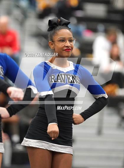 Thumbnail 1 in Rochester vs. Royal Oak (MHSAA Districts) photogallery.