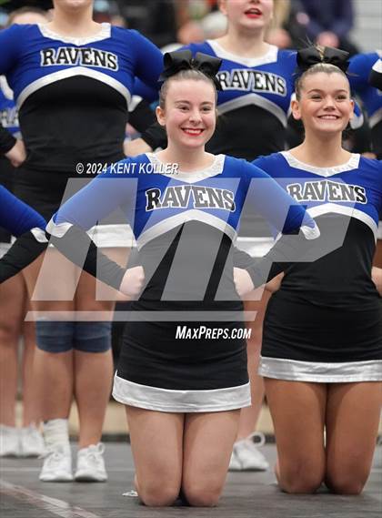Thumbnail 3 in Rochester vs. Royal Oak (MHSAA Districts) photogallery.