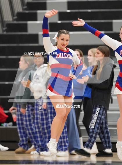 Thumbnail 1 in Rochester vs. Royal Oak (MHSAA Districts) photogallery.
