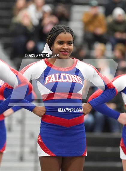 Thumbnail 2 in Rochester vs. Royal Oak (MHSAA Districts) photogallery.