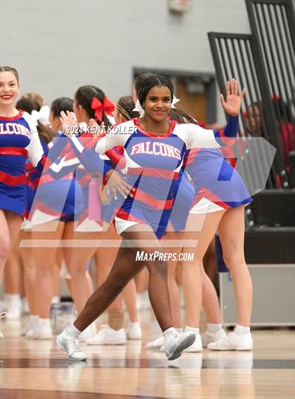 Thumbnail 1 in Rochester vs. Royal Oak (MHSAA Districts) photogallery.
