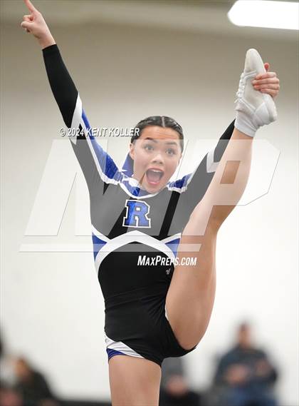 Thumbnail 1 in Rochester vs. Royal Oak (MHSAA Districts) photogallery.