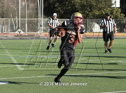 Thumbnail 3 in Oaks Christian vs. Alemany photogallery.