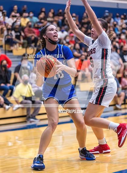 Thumbnail 2 in Iolani vs Maui (HHSAA D1 Quarterfinal Playoff) photogallery.