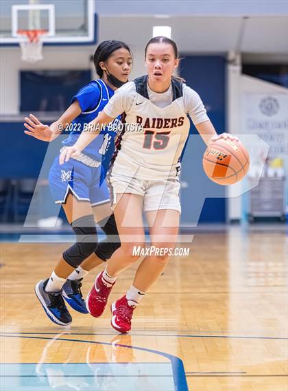 Thumbnail 2 in Iolani vs Maui (HHSAA D1 Quarterfinal Playoff) photogallery.