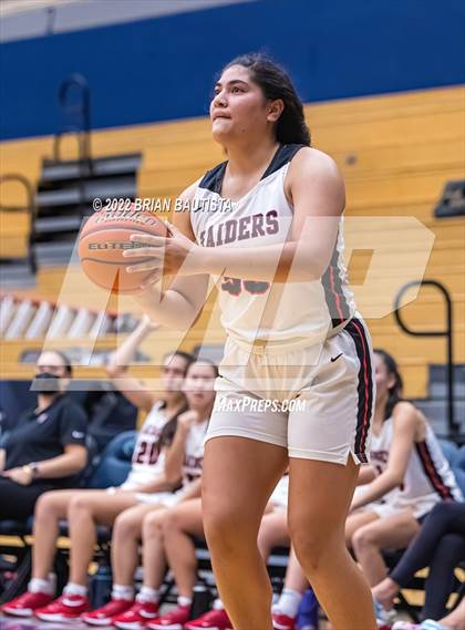 Thumbnail 1 in Iolani vs Maui (HHSAA D1 Quarterfinal Playoff) photogallery.