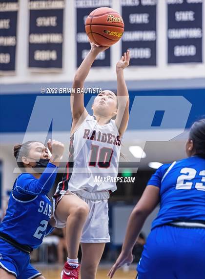 Thumbnail 2 in Iolani vs Maui (HHSAA D1 Quarterfinal Playoff) photogallery.