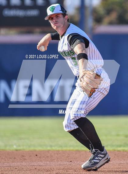 Thumbnail 1 in Thousand Oaks vs. Trabuco Hills (CIF SS DIV 2 Championship) photogallery.