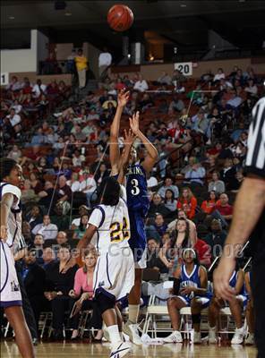 Thumbnail 2 in Dickinson vs. Lincoln (UIL 4A Final) photogallery.