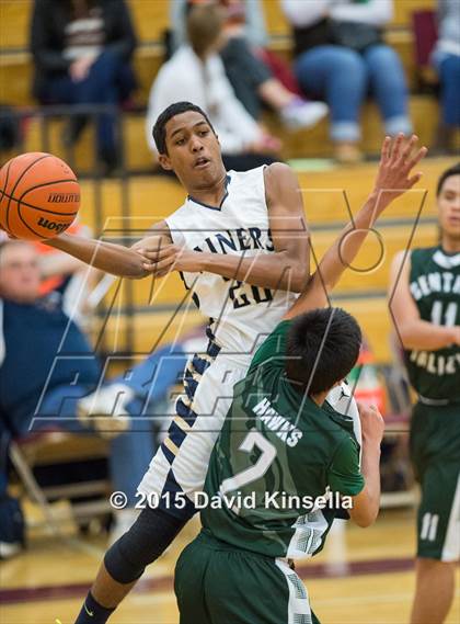 Thumbnail 3 in Nevada Union vs. Central Valley (Whitney Holiday Classic) photogallery.