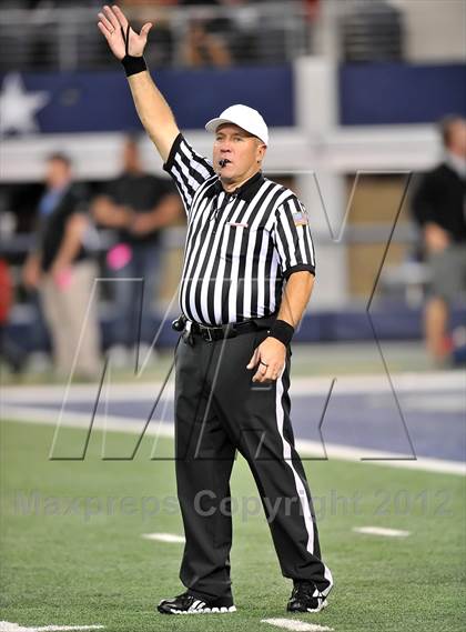 Thumbnail 2 in Katy vs. Cedar Hill (UIL 5A Division 2 Final) photogallery.