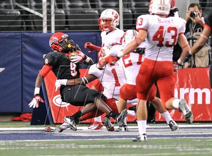 Thumbnail 2 in Katy vs. Cedar Hill (UIL 5A Division 2 Final) photogallery.