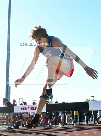 Thumbnail 3 in Boys Track and Field (NYSPHSAA Section 5 Sectional Final) photogallery.