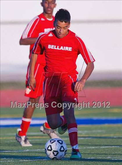 Thumbnail 3 in Clear Creek vs Bellaire (Friendswood Invitational) photogallery.