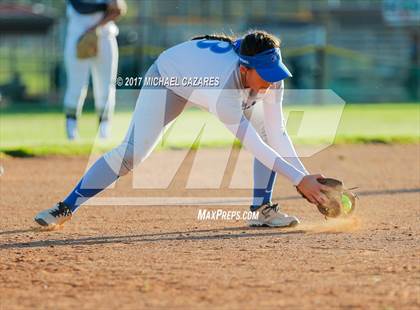 Thumbnail 2 in Mater Dei Catholic vs. Rancho Bernardo photogallery.