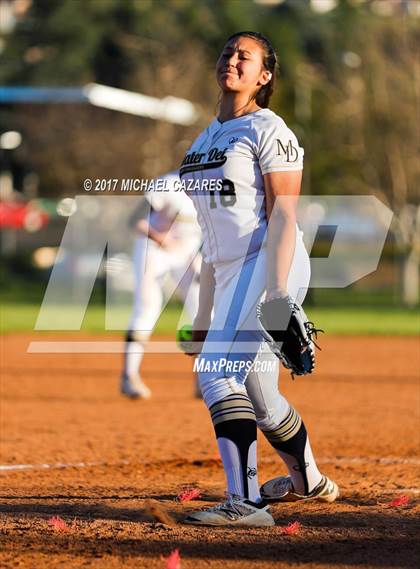 Thumbnail 2 in Mater Dei Catholic vs. Rancho Bernardo photogallery.