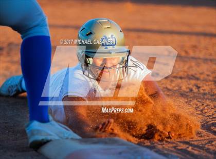 Thumbnail 3 in Mater Dei Catholic vs. Rancho Bernardo photogallery.