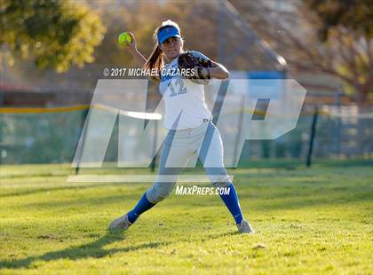 Thumbnail 3 in Mater Dei Catholic vs. Rancho Bernardo photogallery.