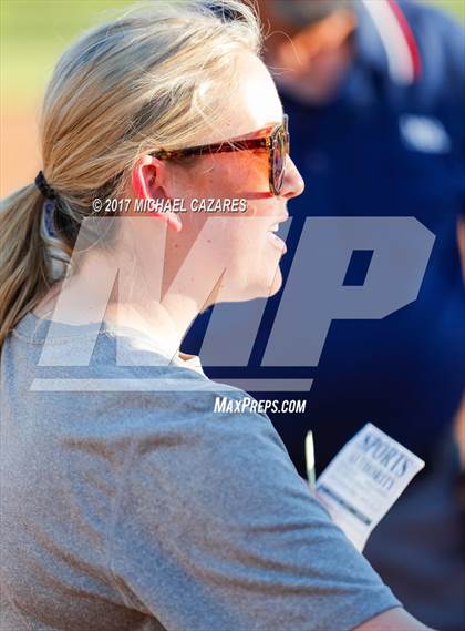 Thumbnail 2 in Mater Dei Catholic vs. Rancho Bernardo photogallery.
