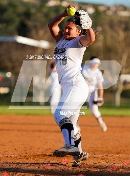 Thumbnail 2 in Mater Dei Catholic vs. Rancho Bernardo photogallery.