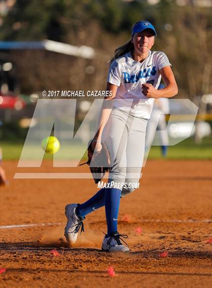 Thumbnail 1 in Mater Dei Catholic vs. Rancho Bernardo photogallery.