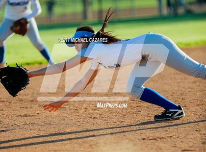 Thumbnail 1 in Mater Dei Catholic vs. Rancho Bernardo photogallery.