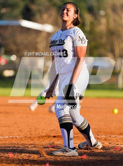 Thumbnail 3 in Mater Dei Catholic vs. Rancho Bernardo photogallery.