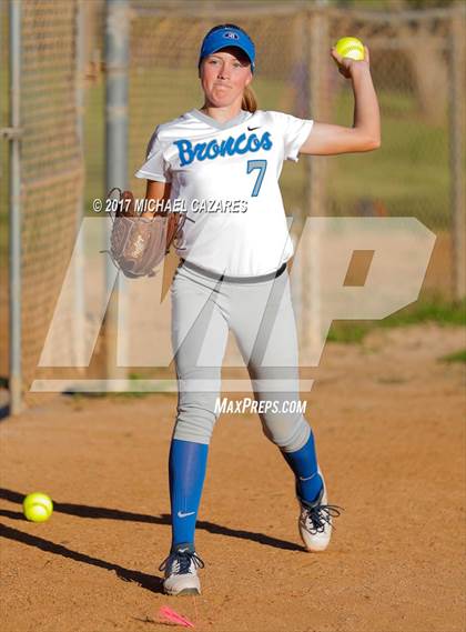 Thumbnail 2 in Mater Dei Catholic vs. Rancho Bernardo photogallery.