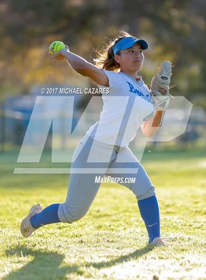 Thumbnail 2 in Mater Dei Catholic vs. Rancho Bernardo photogallery.