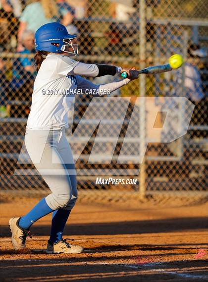 Thumbnail 2 in Mater Dei Catholic vs. Rancho Bernardo photogallery.