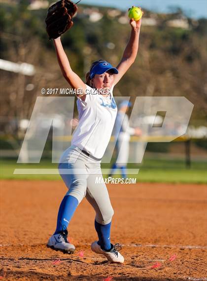 Thumbnail 2 in Mater Dei Catholic vs. Rancho Bernardo photogallery.
