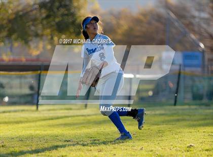 Thumbnail 1 in Mater Dei Catholic vs. Rancho Bernardo photogallery.