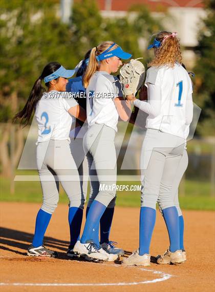 Thumbnail 2 in Mater Dei Catholic vs. Rancho Bernardo photogallery.