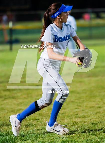 Thumbnail 3 in Mater Dei Catholic vs. Rancho Bernardo photogallery.