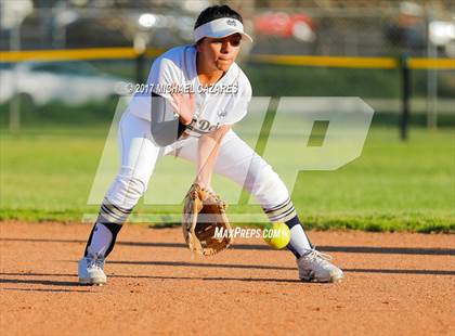 Thumbnail 3 in Mater Dei Catholic vs. Rancho Bernardo photogallery.