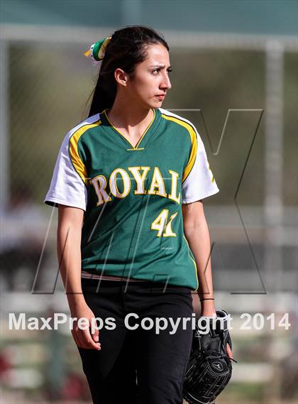 Thumbnail 3 in Royal @ Simi Valley photogallery.